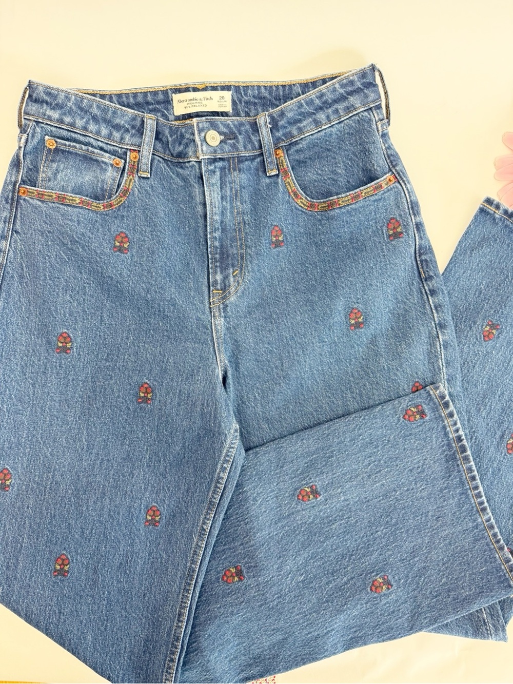Abercrombie & Fitch High Rise 90s Relaxed Floral Embroidered Jeans Curve Love - Picture 6 of 16
